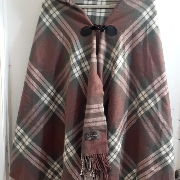 Jesi Lydia wool poncho - Picture 4 of 4